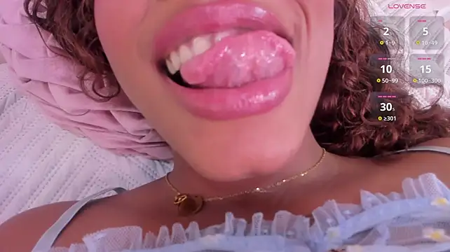 Sofia_Stanley live cam on StripChat