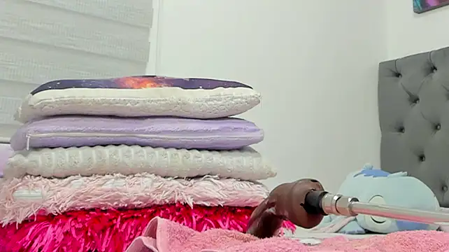 Elizabeth_18_ live cam on StripChat