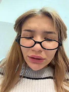 FlashTitsRoyal live sex cam