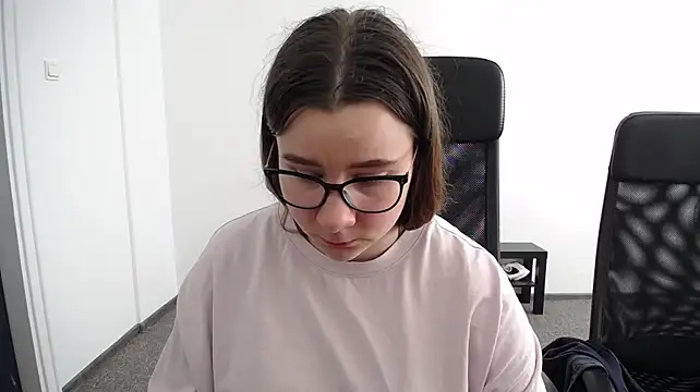 littleviki7 live cam on StripChat