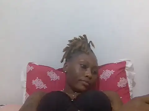 missprettydoll live cam on StripChat