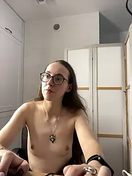 MartiniiSelenna live cam on StripChat