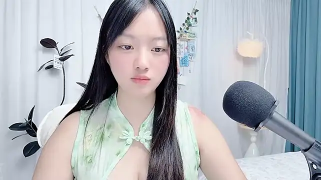 Winnie666999 live cam on StripChat
