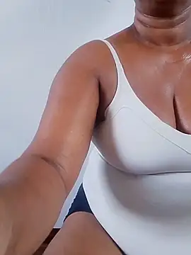 KristinaHotx2 live cam on StripChat