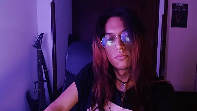 Demon_Kaoz live cam on StripChat