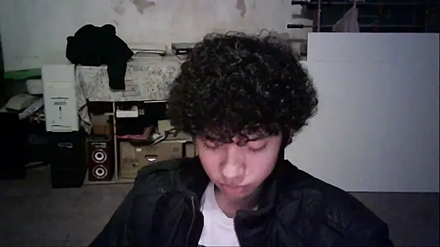 Emv2 live cam on StripChat