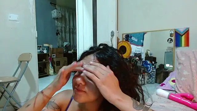 AlinaWoolf_ live cam on StripChat