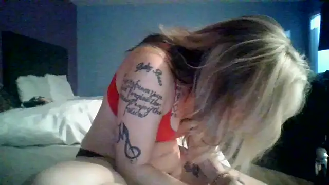 UpInTheStars live cam on StripChat