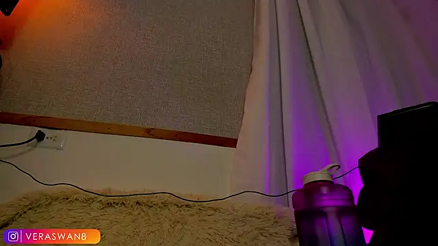 VeraSwan1 live cam on StripChat