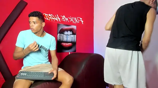 PRETTY_FEM live cam on StripChat
