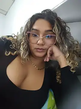 BrendaGirs live cam on StripChat