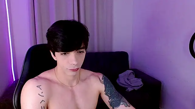 H3ll_B0I live cam on StripChat