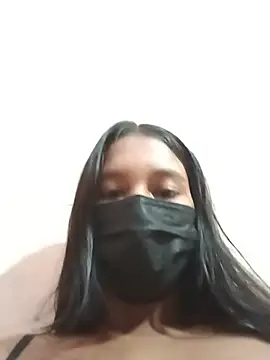 Yourbabyy699 live cam on StripChat