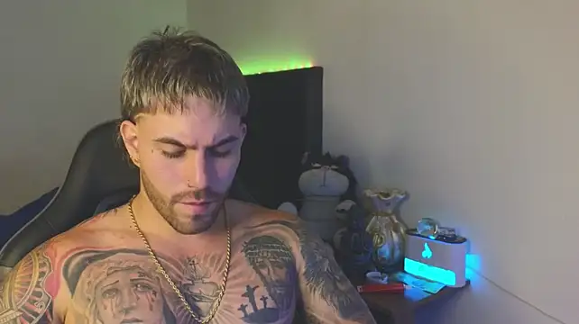 Ades_Lowe live cam on StripChat