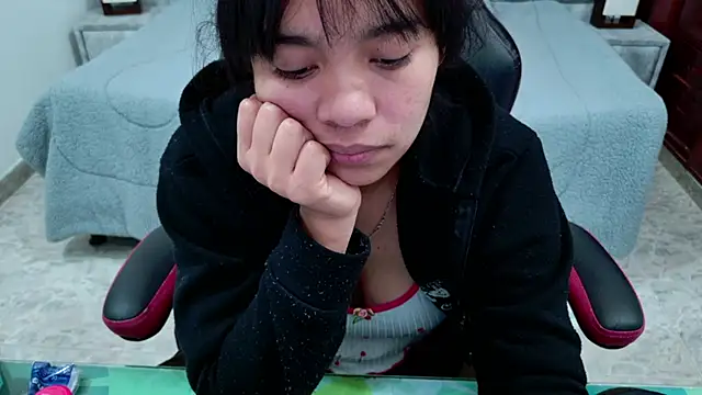 laureentt_ live cam on StripChat