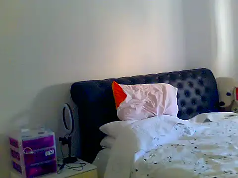 Alaska-perla live cam on StripChat