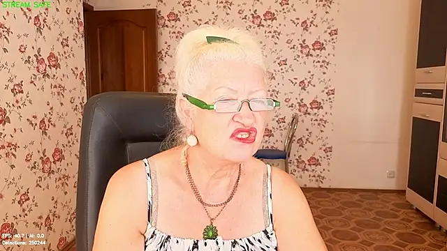 Maya_Mayflower live cam on StripChat