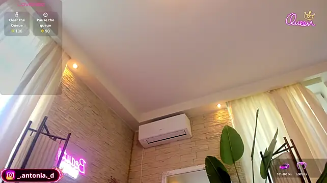 Bella_Posh live cam on StripChat
