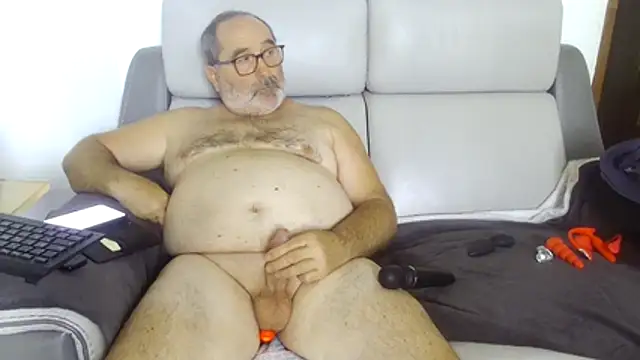 gillou1234 live cam on StripChat