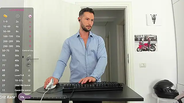 ZackFraser live cam on StripChat