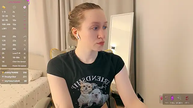 mowalova live cam on StripChat