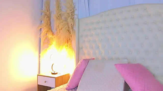 KeendallRouse live cam on StripChat