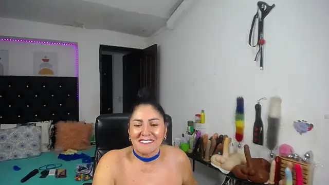 mature_bigboobs10 live cam on StripChat