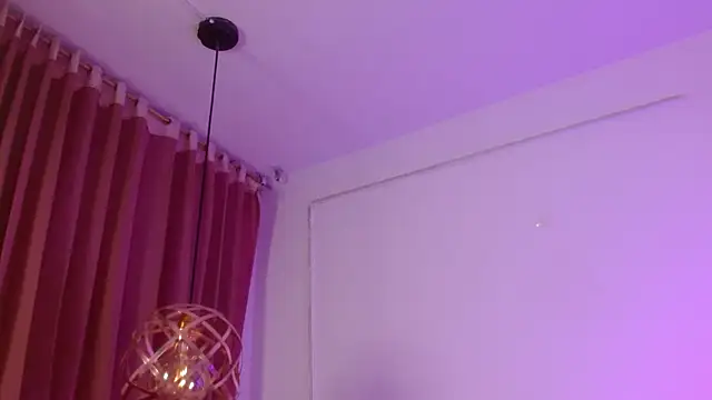 sweetbloomcs live cam on StripChat