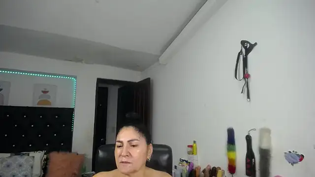 mature_bigboobs10 live cam on StripChat
