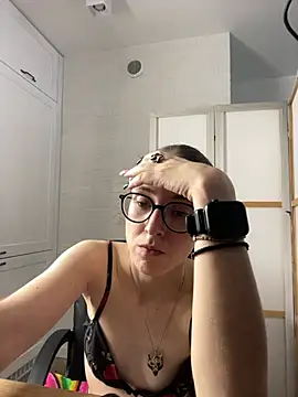 MartiniiSelenna live cam on StripChat