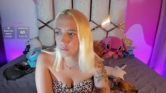 Amanda_klaire live cam on StripChat