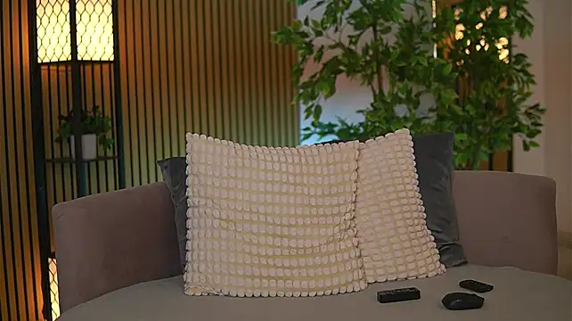 Avril_Cyrus live cam on StripChat