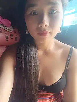HeresThuy22 live cam on StripChat