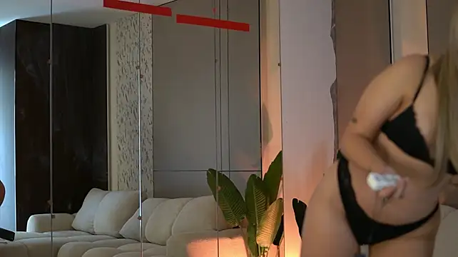 IvyMirrage live cam on StripChat