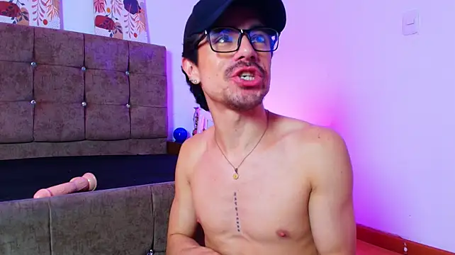 Ethan_Briggs_ live cam on StripChat