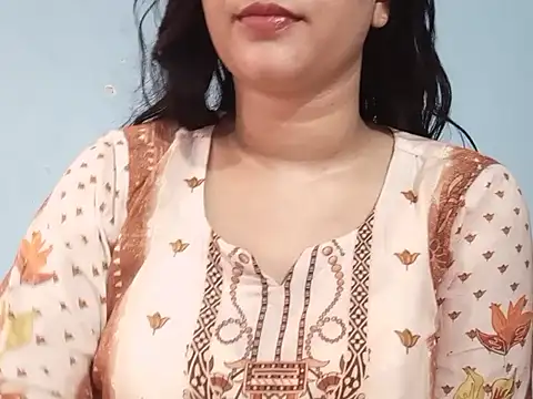 Adhiti_1 live cam on StripChat