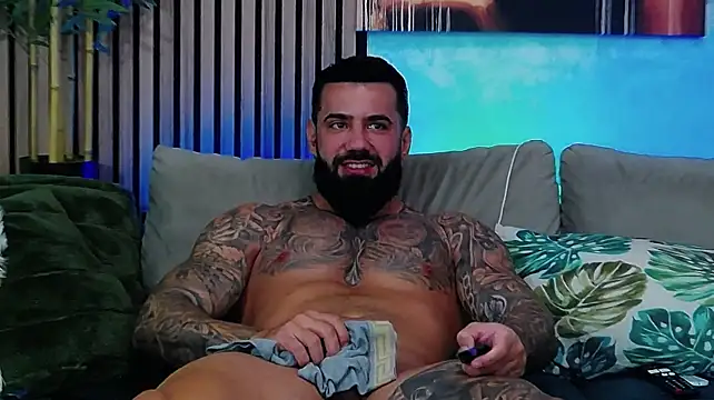 masterkingofmusclee live cam on StripChat