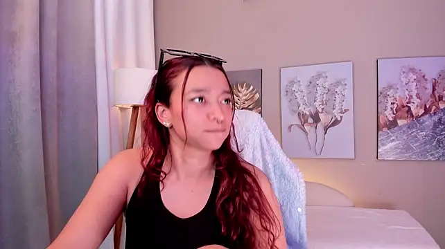 charlotte_bluee live cam on StripChat