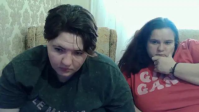 EmmaXKristall live cam on StripChat