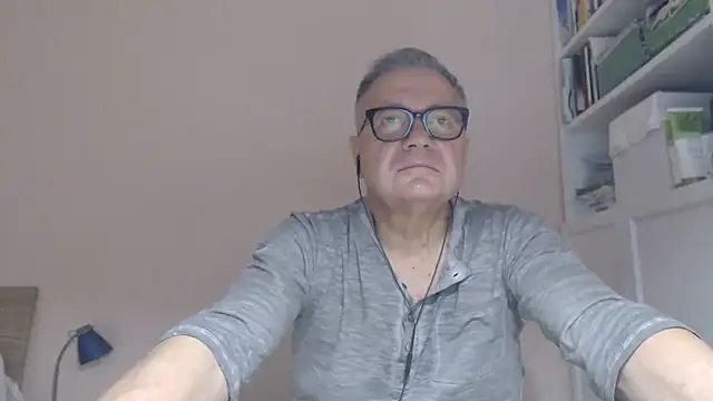 YOU6me live cam on StripChat