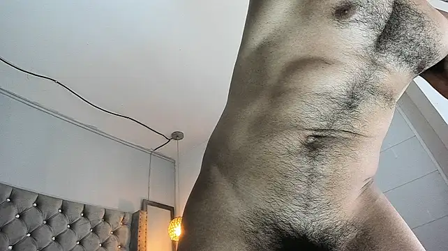 latinhotmuscle live cam on StripChat