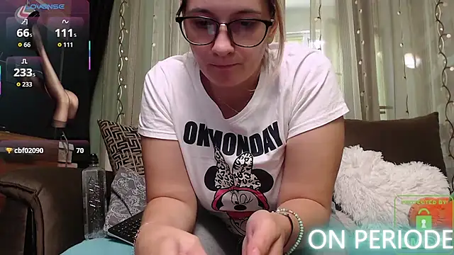 lovingfeetxoxo live cam on StripChat