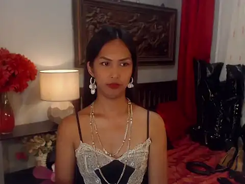 Nathalieheartt live cam on StripChat