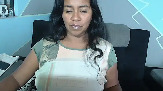 saggil23 live cam on StripChat