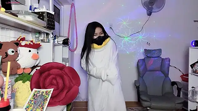 Tieu-May live cam on StripChat