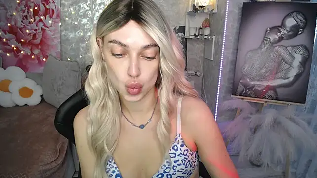 NickyAdamidi live cam on StripChat