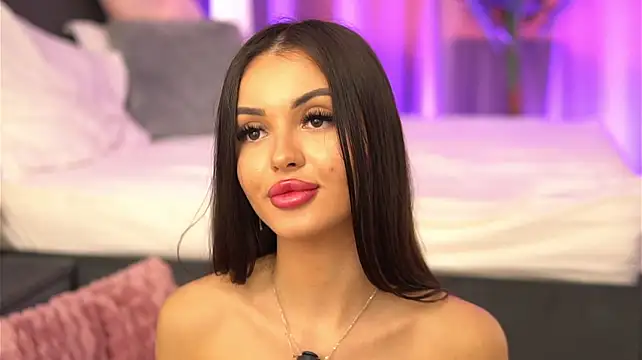 LilaRoses live cam on StripChat