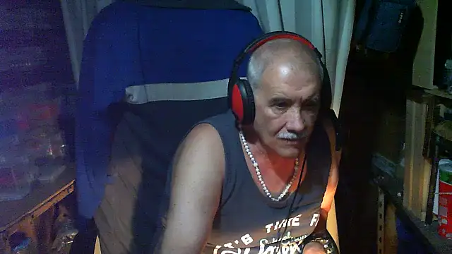 nonnomaturobisex live cam on StripChat