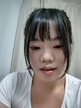 520winnie (F young) - 脱内裤站着尿尿