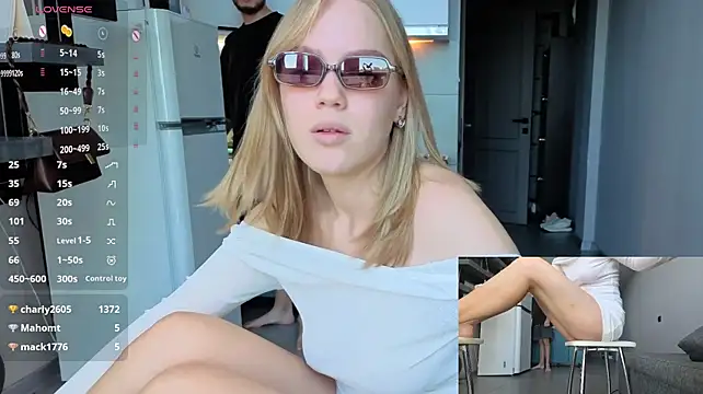 LittleForestELF2 live cam on StripChat